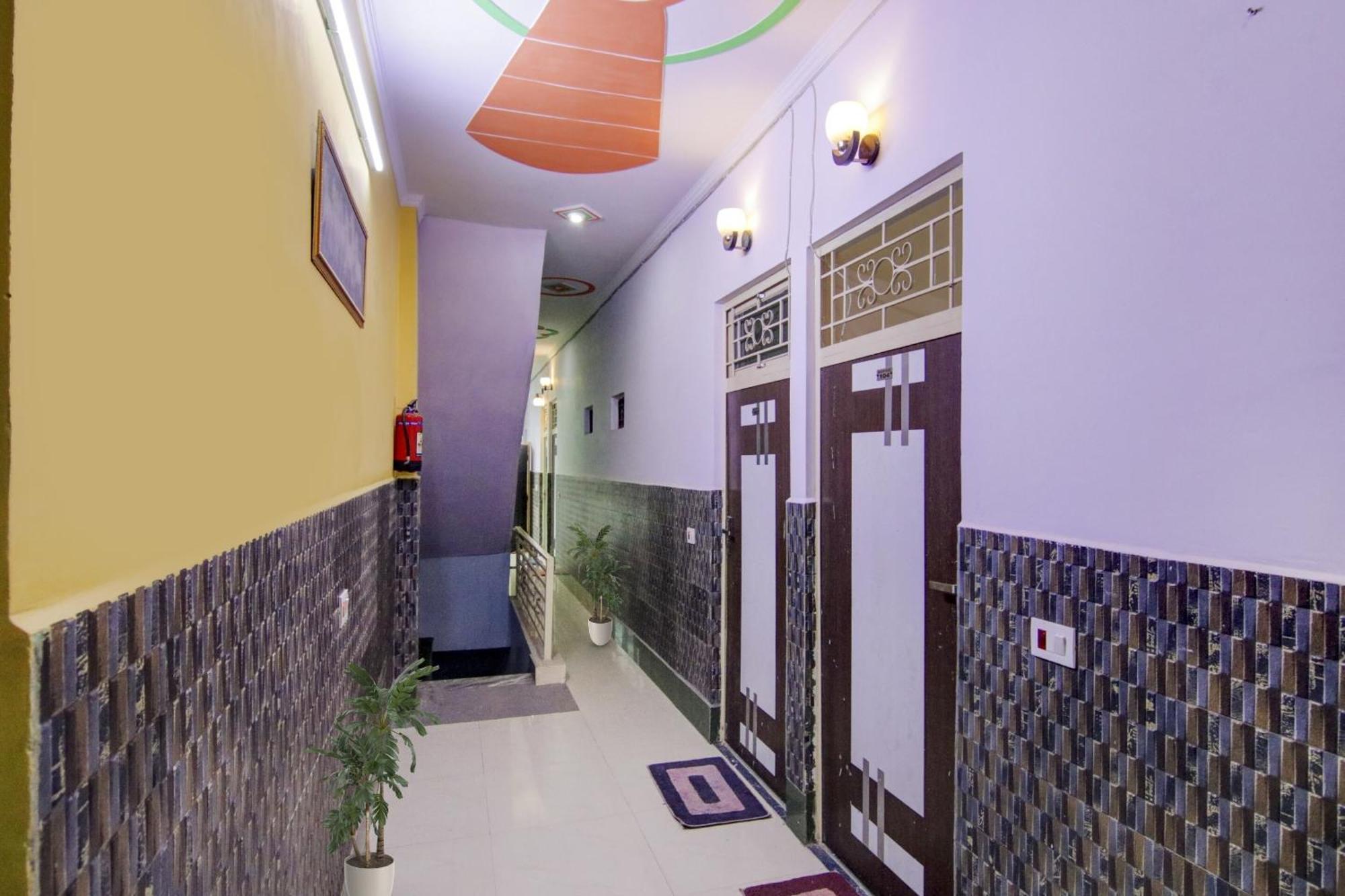 Hotel O S Palace Near Samaypur Badli Metro Station デリー エクステリア 写真