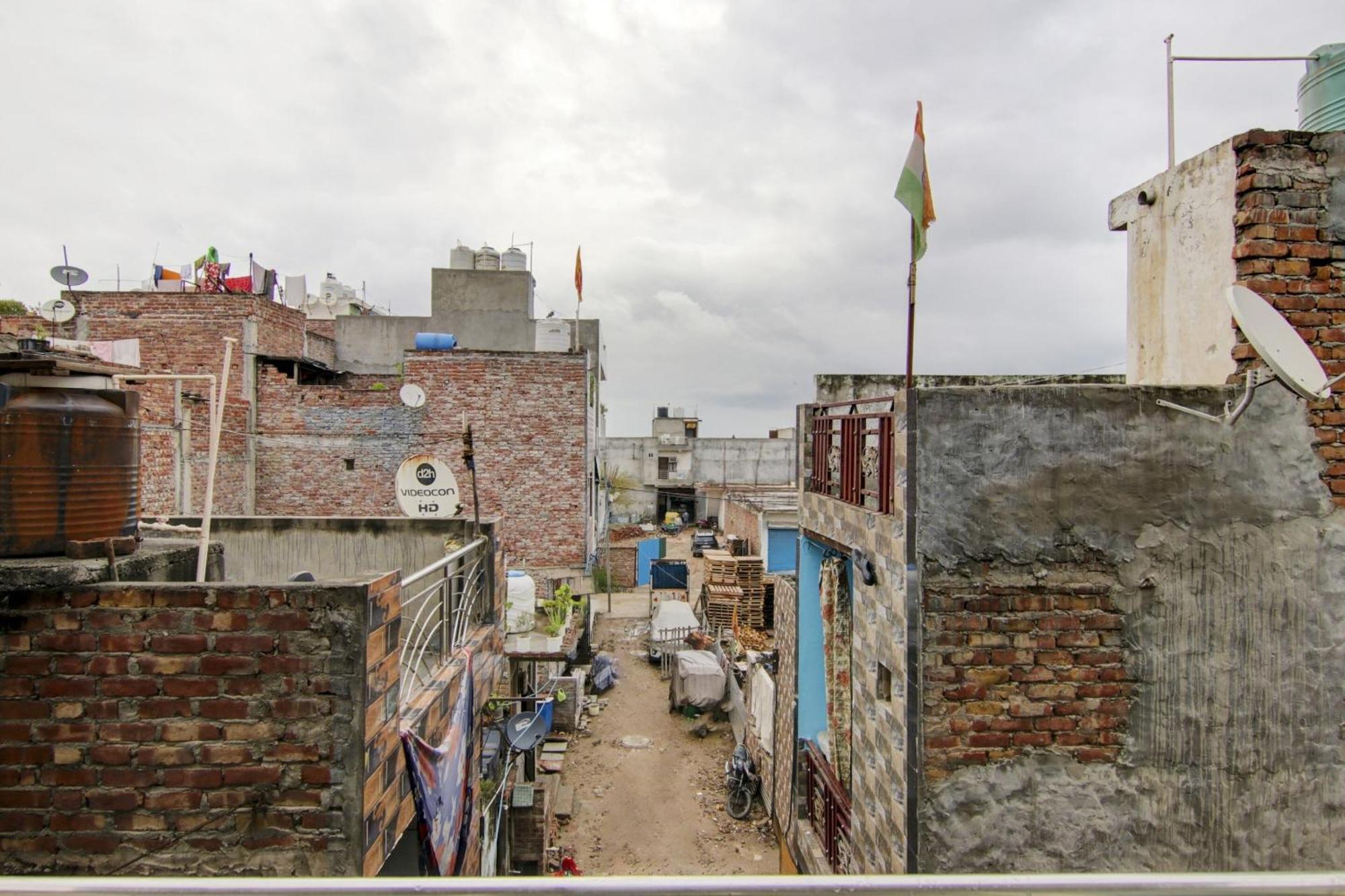 Hotel O S Palace Near Samaypur Badli Metro Station デリー エクステリア 写真